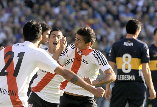 Lanzini y el gol más rápido en la historia del Superclásico
