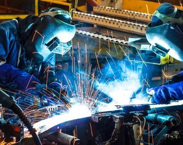 Los industriales vuelven a la carga contra el modelo de Macri