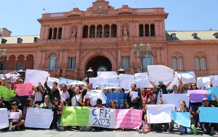 #CristinaCumple: militantes celebraron en Plaza de Mayo