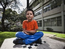 Niño prodigio: tiene nueve años y estudia química en la universidad