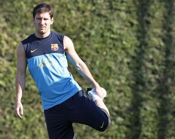 Messi se entrenó y podría jugar ante el Betis