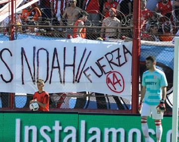 La hinchada de River colgó una bandera de  para Noah, el de Luisana Lopilato y Michael Bublé.