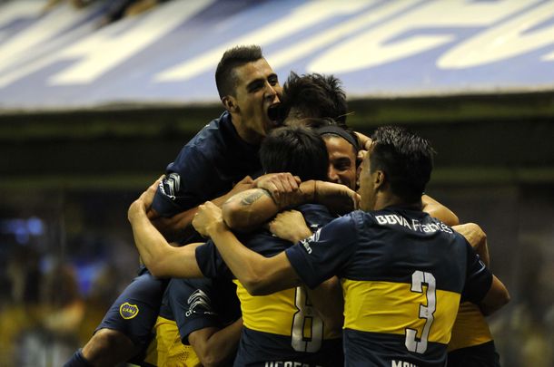 Boca golpeó en el final y amargó a River en el primer Superclásico