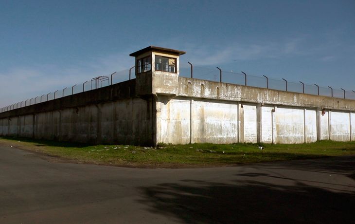 Encontraron a un ex comisario muerto en su celda