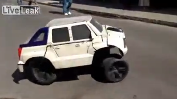 VIDEO: Turistas se topan con un Transformer real