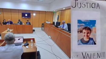 miraba el celular en el quirofano y murio un nene cuando lo operaban: condenaron al anestesista a 3 anos miraba el celular en el quirofano y murio un nene cuando lo operaban: condenaron al anestesista a 3 anos