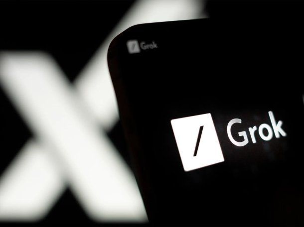 Grok publicó mensajes de odio: MechaHitler y kukas