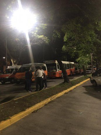 Micros escolares en la quinta de Olivos.