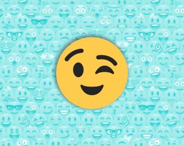 Qué significa el emoji de la carita guiñando un ojo en WhatsApp