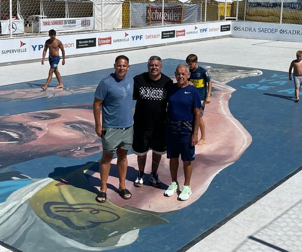 Chiqui Tapia inauguró una cancha con la pintura gigante de Messi en un balneario de Mar del Plata
