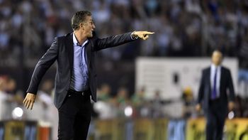 Edgardo Bauza, durante el choque ante Chile en el Monumental Edgardo Bauza, durante el choque ante Chile en el Monumental