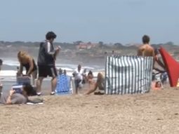 asi echaron a turistas con sombrillas asi echaron a turistas con sombrillas