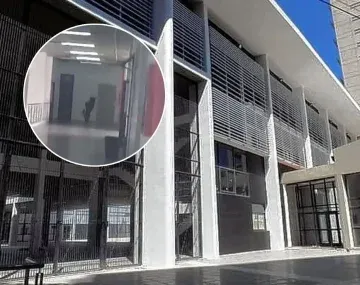 Video: atravesó una pared y cayó por el hueco del ascensor de una escuela