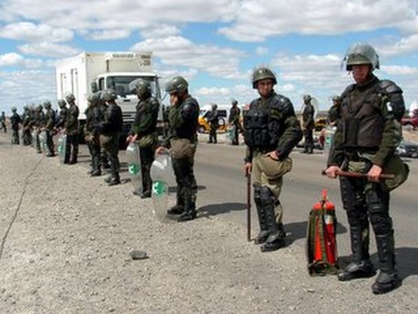 Separan a gendarmes que reprimieron una protesta y balearon a periodista en Santa Cruz