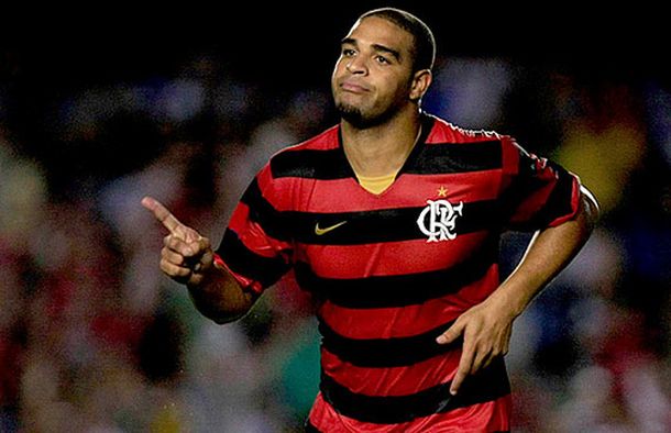 Adriano, borracho, hizo un papelón en un boliche brasileño