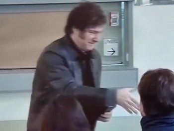Elecciones porteñas: una autoridad de mesa le negó el saludo a Javier Milei