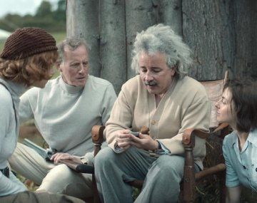 De qué trata Einstein y la bomba