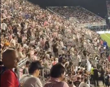 Así los hinchas de Inter abandonaron el estadio tras la salida de Messi