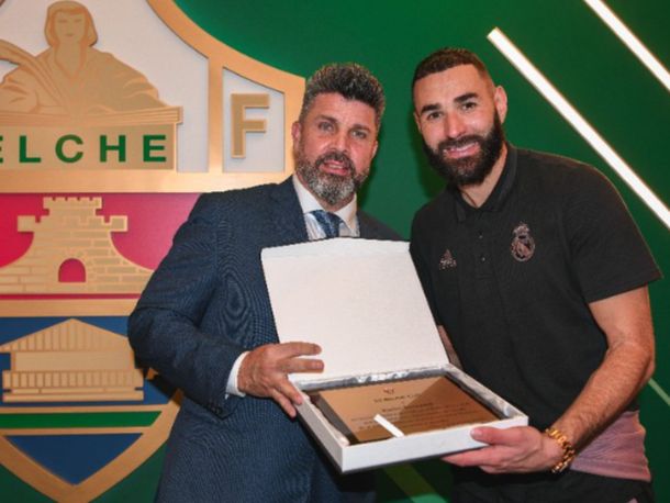 El Elche de Christian Bragarnik homenajeó a Karim Benzema por el Balón de Oro