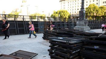 El Congreso, vallado en la previa a una nueva marcha de jubilados. Foto: NA.