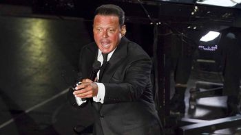 luis miguel, en caida libre: aislamiento de sus amigos, cancelaciones de shows y misterio luis miguel, en caida libre: aislamiento de sus amigos, cancelaciones de shows y misterio