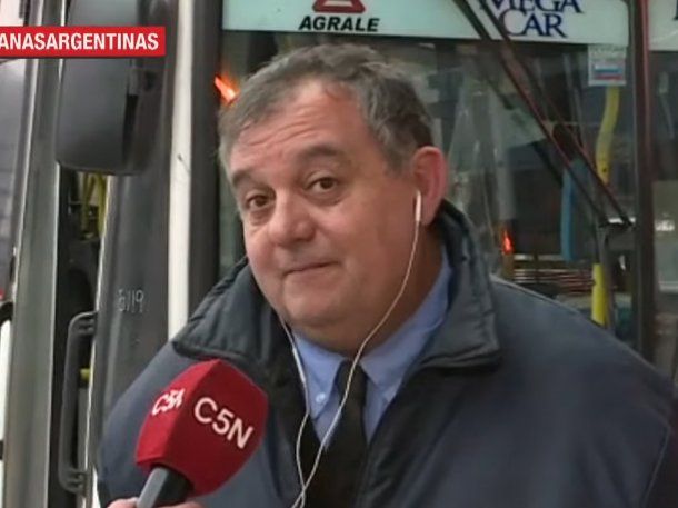 Habló el colectivero que armó un grupo de WhatsApp con sus pasajeros para no llegar tarde: cómo surgió
