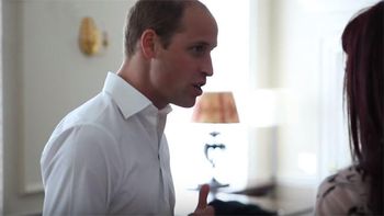 pura actitud: el principe william poso para una revista de la comunidad lgbt pura actitud: el principe william poso para una revista de la comunidad lgbt