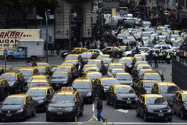 Taxistas, en alerta por la suba del GNC: roza los $10