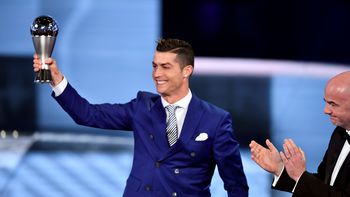 Cristiano Ronaldo se quedó con el premio The Best al mejor jugador de 2016 Cristiano Ronaldo se quedó con el premio The Best al mejor jugador de 2016