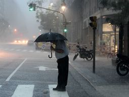 lanzan un alerta por tormentas y granizo en capital y gba lanzan un alerta por tormentas y granizo en capital y gba