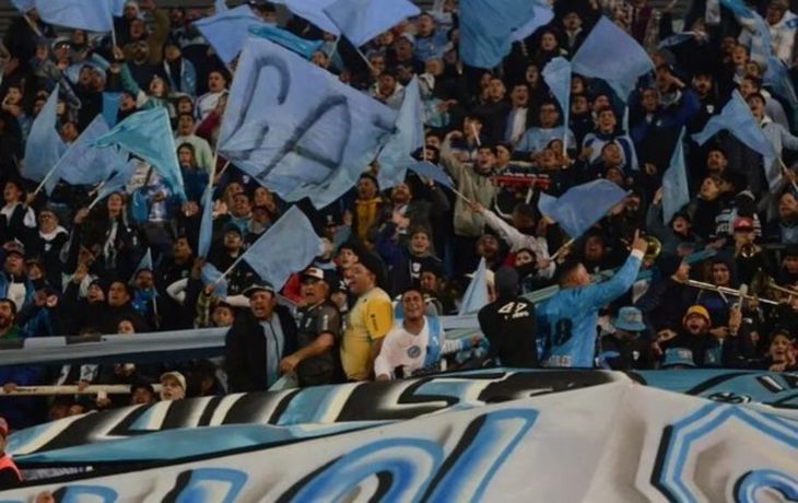 Hinchas de Temperley chocaron en la ruta cuando volvían del partido con River: hay un herido grave