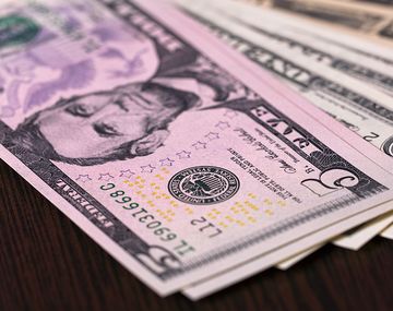 El dólar cerró la primera semana del cepo cambiario a $58