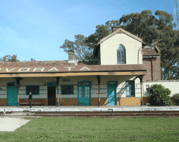 Se ubica en el partido de Mar Chiquita y posee construcciones tétricas que atrapan a los turistas.&nbsp;