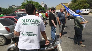 camioneros siguen con bloqueos y podria resentirse la fabricacion de alimentos camioneros siguen con bloqueos y podria resentirse la fabricacion de alimentos