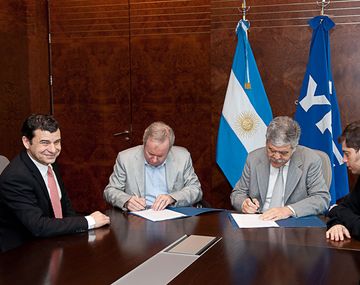 Axel Kicillof desmintió a Clarín: No cobro ni un mango de YPF