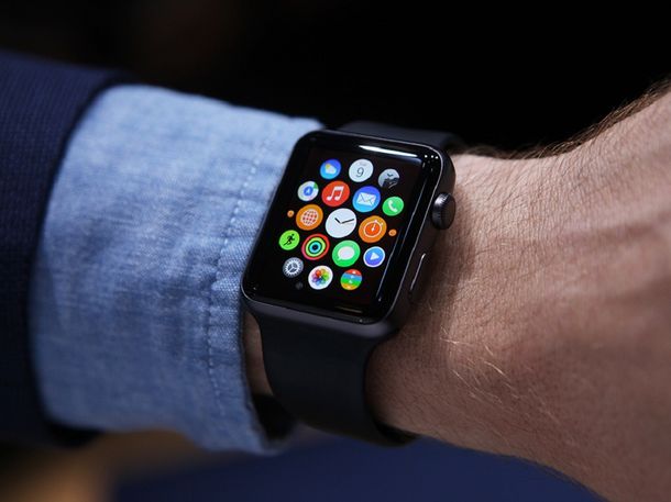 Un año después de su lanzamiento, el Apple Watch no convence