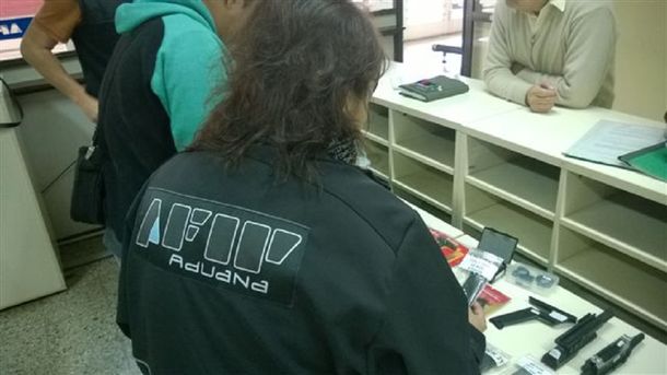 Retienen en la frontera a un ex militar brasilero que intentaba ingresar armas al país