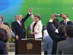 lula asumio como jefe de gabinete de dilma en medio de protestas y marchas a favor lula asumio como jefe de gabinete de dilma en medio de protestas y marchas a favor
