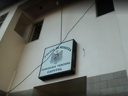 Un preso vio que la celda estaba abierta y se escapó