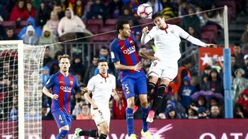 El salto de Busquets frente al Sevilla El salto de Busquets frente al Sevilla