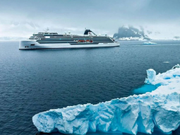 Una ola gigante golpeó a un crucero y murió una turista