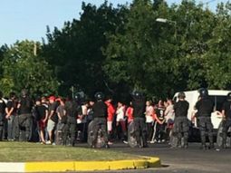 Al menos 200 barrabravas de River no pudieron llegar al estadio Al menos 200 barrabravas de River no pudieron llegar al estadio