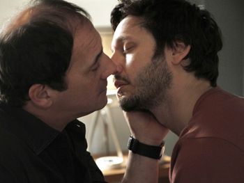 Así será el esperado beso entre Chávez y Vicuña en la tevé
