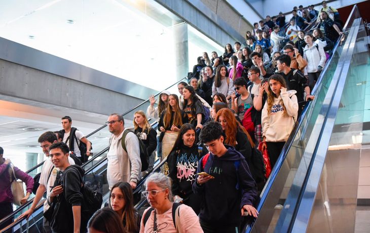 Así fue el emotivo reencuentro de repatriados y sus familias en Ezeiza