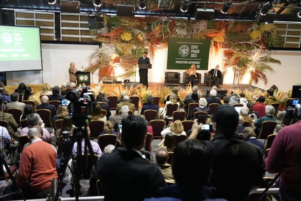 Se inauguró la 118º edición de la Expo Prado con referentes de la política y el sector agropecuario.