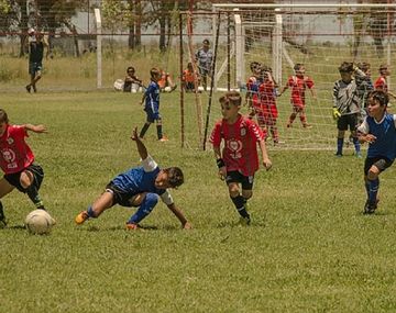 Martina Raspo tiene 9 a&ntilde;os y juega&nbsp;de volante por izquierda&nbsp;