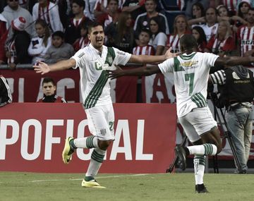 Banfield le ganó a Estudiantes en un puñado de minutos