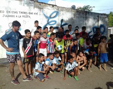 Sampaoli, de visita en un club de barrio