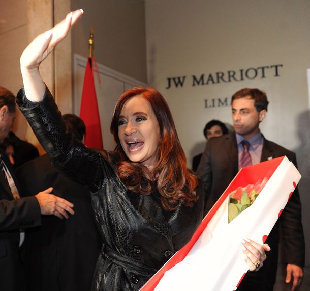 La Presidente llegó a Perú para participar de la III Cumbre de ASPA