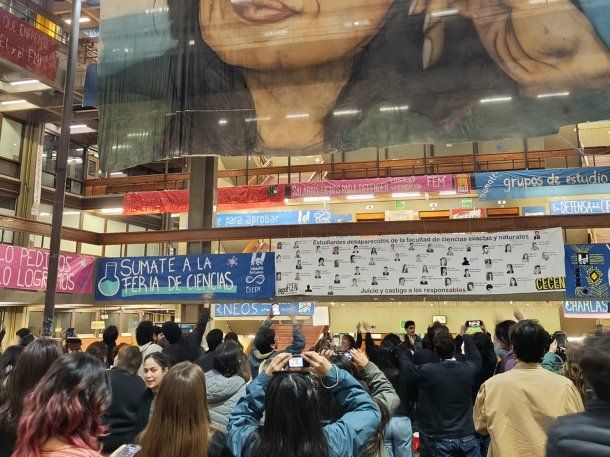 La impresionante bandera de Cristina Kirchner desplegada dentro de Ciudad Universitaria